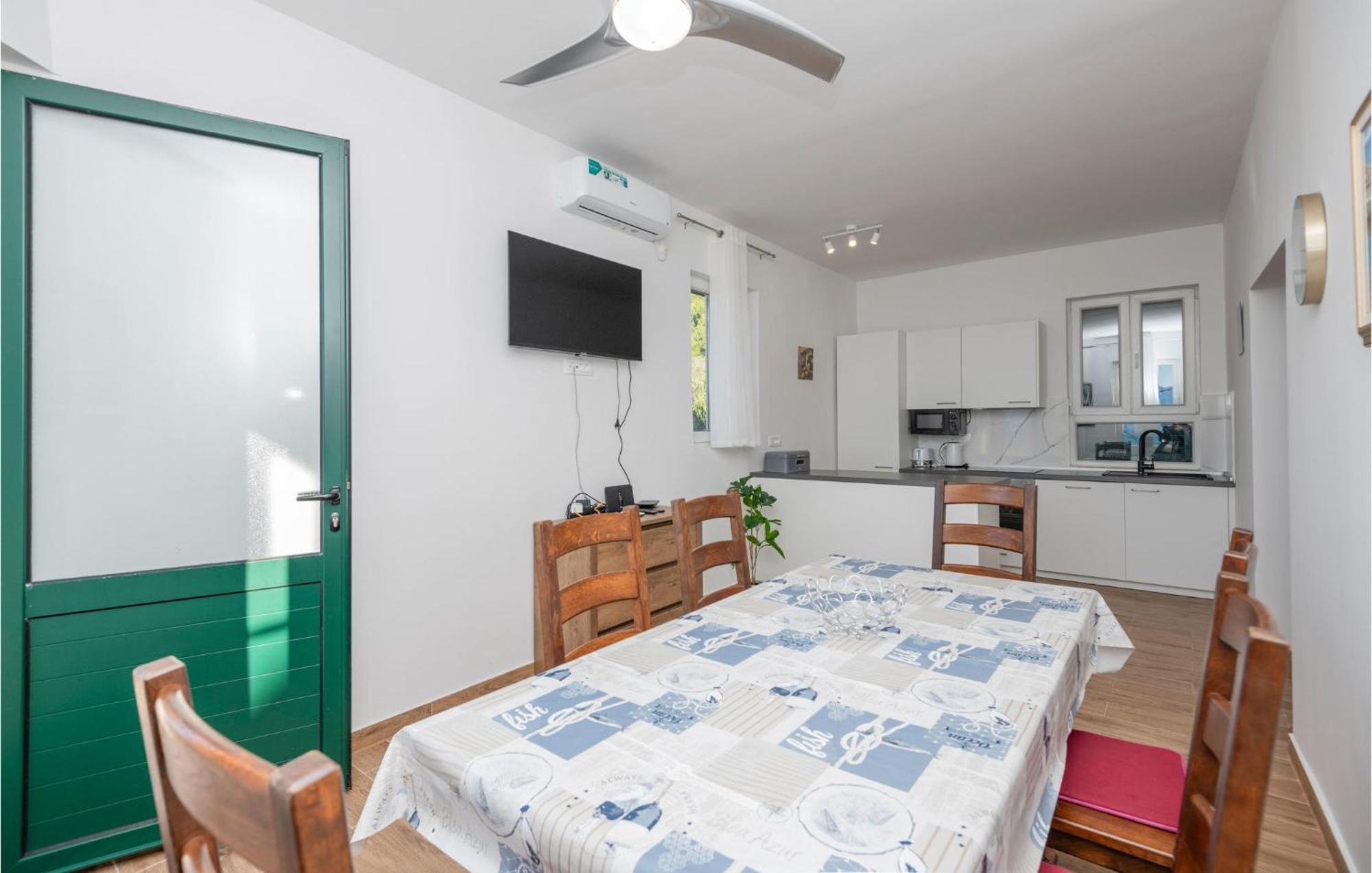 Nice Apartment In Podaca With Wi-Fi エクステリア 写真